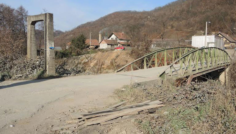 Ивањица: бомба дечаку откинула прсте