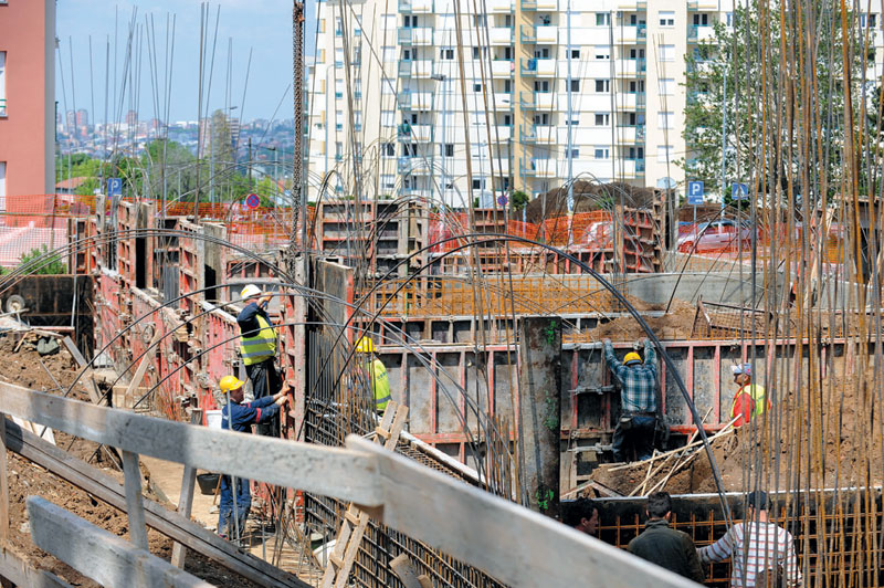 Руше касарну, ниче Степа 2