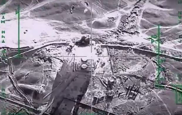 ПОГЛЕДАЈТЕ: Руси и Сиријци сравнили са земљом место где је оборен “Су-24”