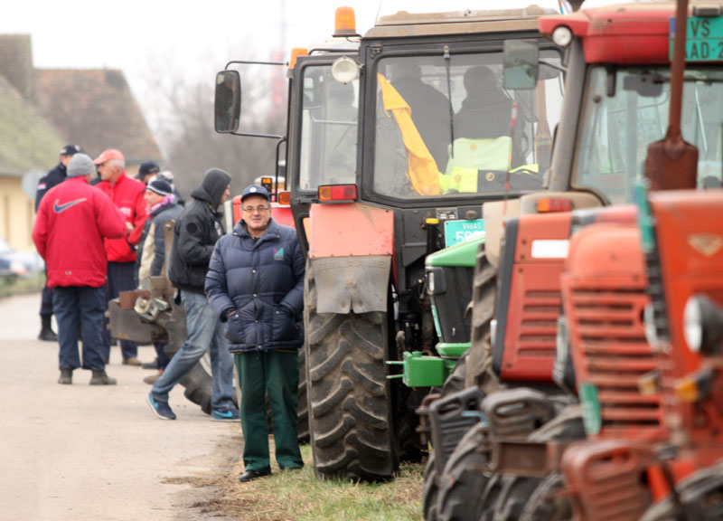 Ратари ударили једни на друге