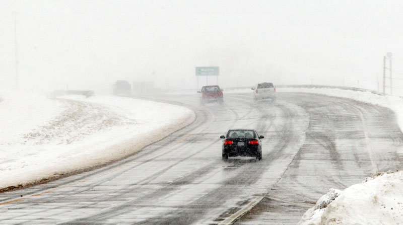 УПОЗОРЕЊЕ ЗА ВОЗАЧЕ: Снег и ледена киша током ноћи и јутра