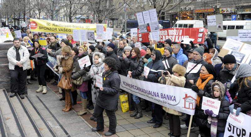 Банке ратују да задрже клијенте 