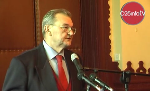 Скандалозна изјава првог човека Апатина: “За џукеле, луталице, ми смо то решавали ловцима, дођу ноћу, помлате керове“!