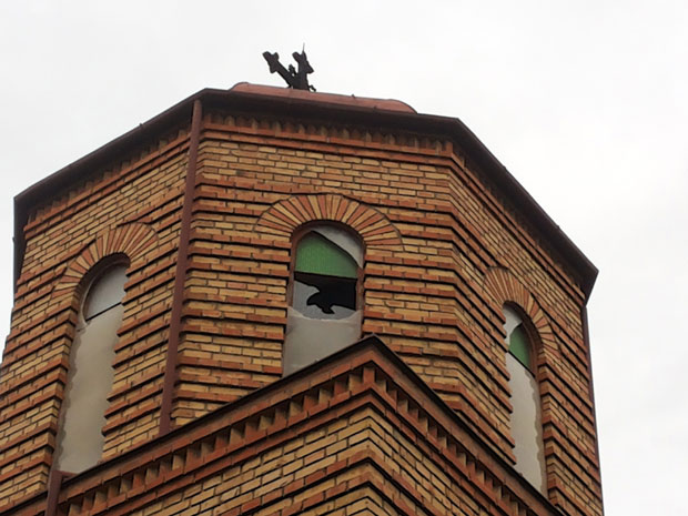 Вандалски чин у Хоргошу: Каменован православни храм!