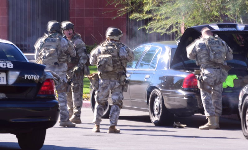 ХАОС У КАЛИФОРНИЈИ: У пуцњави 14 погинулих, више повређених, потрага за нападачима