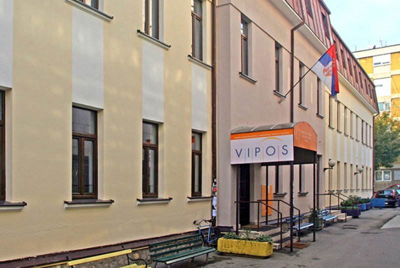 Узимали мито, а држе наставу