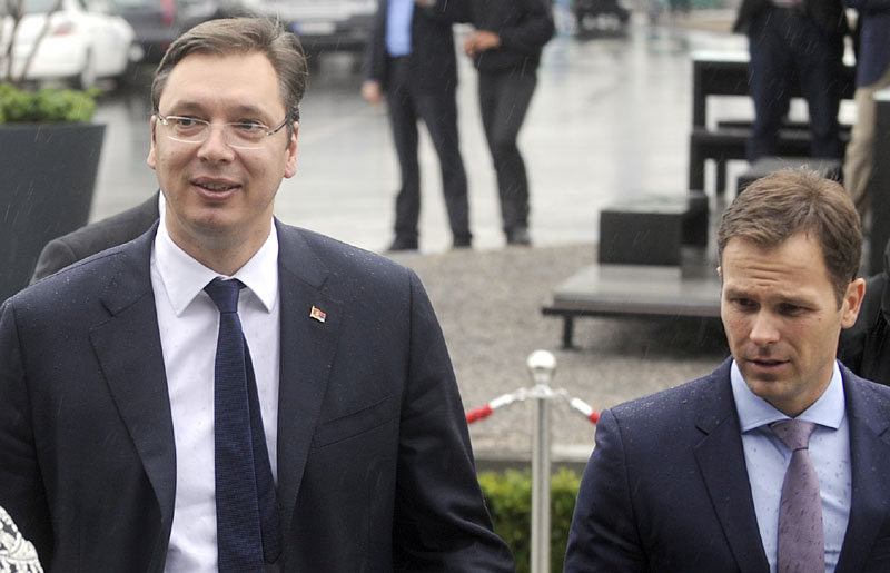 Вучић градоначелнику Београда: Мали, постави осветљење, да не бих ја постављао