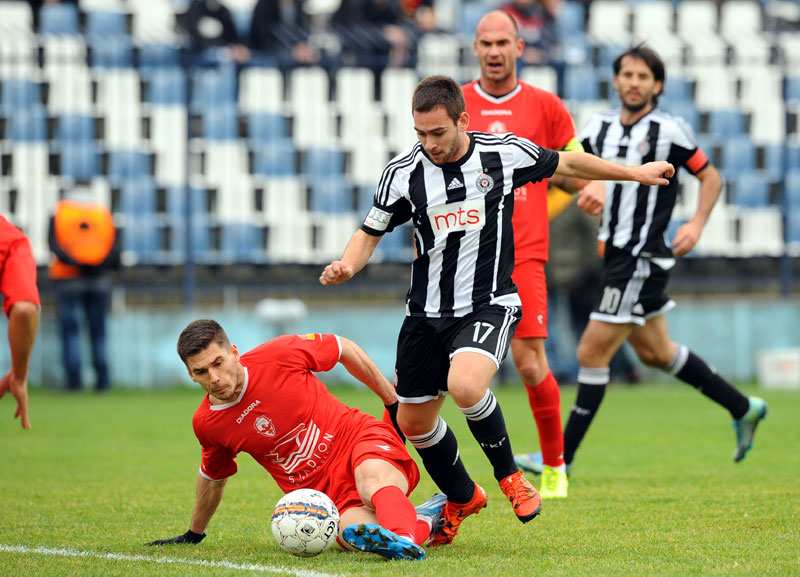 Немци откривају: Дортмунд спаја Пата и Живковића