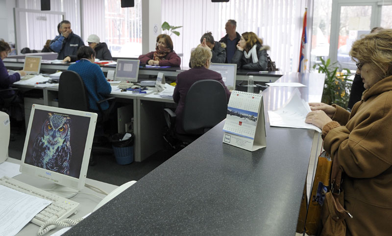 Нема уштеде: За „државне” плате 5 милијарди више