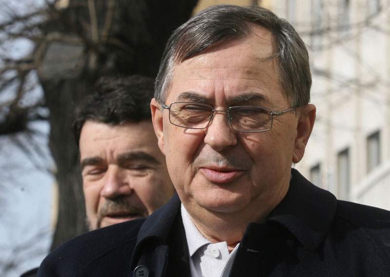 Кертесу шест месеци мање за шверц цигарета