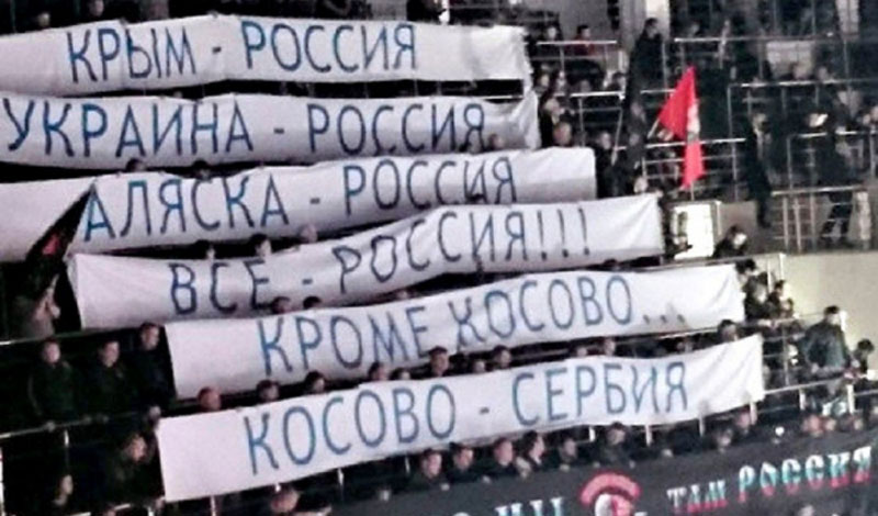 Џонс брутално нокаутиран, Руси истакли транспарент: Све је Русија само је Косово Србија