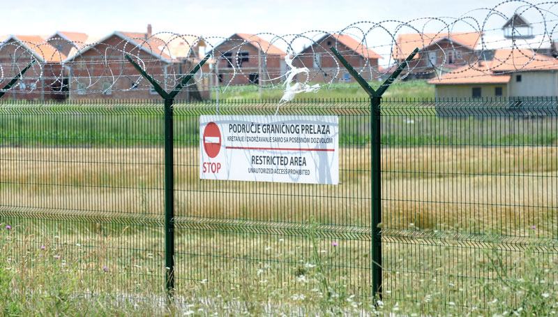 Скраћују и писту да очувају куће