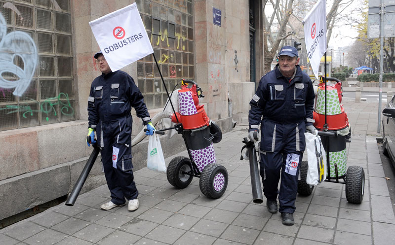 Усисивачем на псећи измет