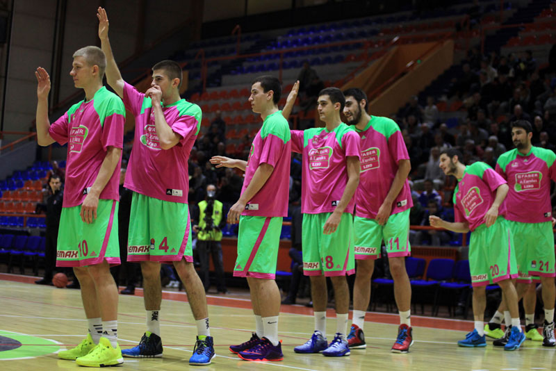 Седам Мегиних мајица враћено, траже се још две