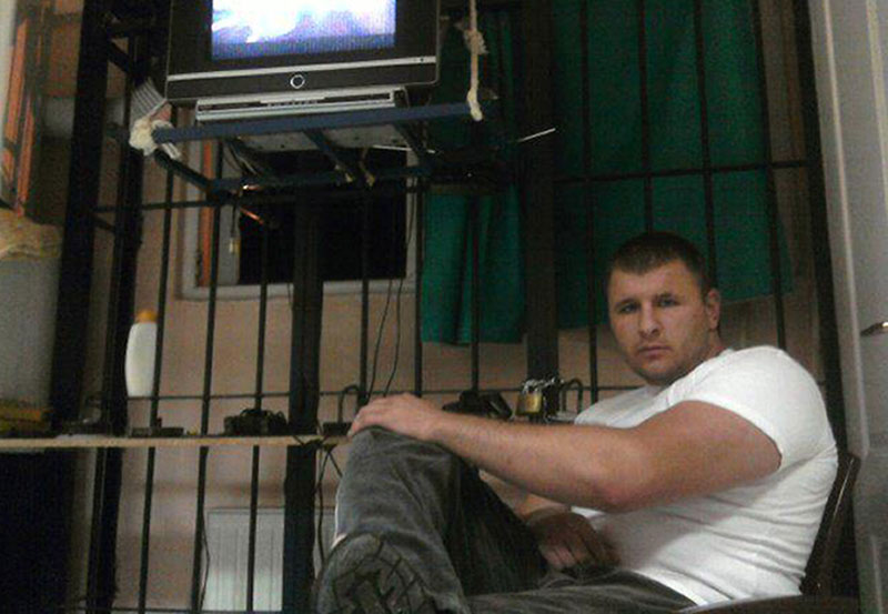 Бегунац из затвора постројио стражаре, па побегао