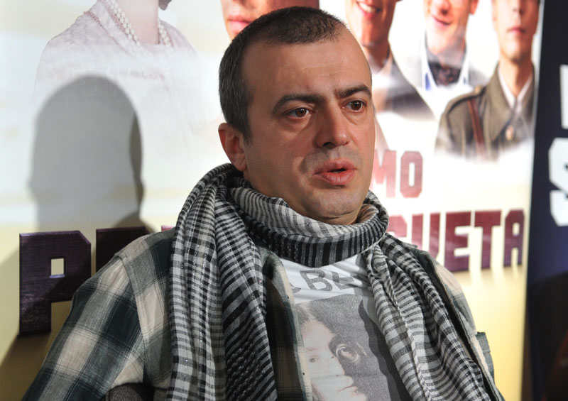 Сергеј оснива театар