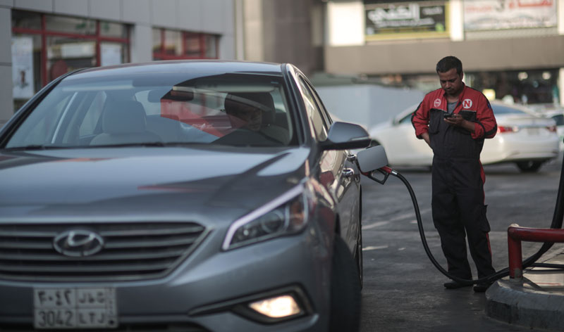 Шокантно: Саудијци чекају на бензин?!