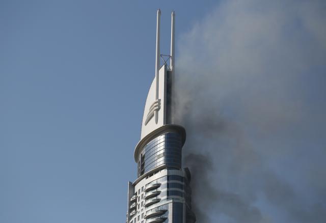 Пожар у хотелу у Дубаију готово потпуно угашен