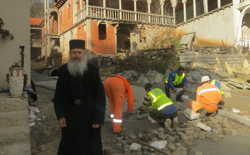 Светионик усред новобрдске шуме