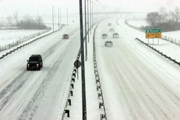 Поморавље: Стигла струја у Параћин, снег престао да пада; Нови Сад проходан