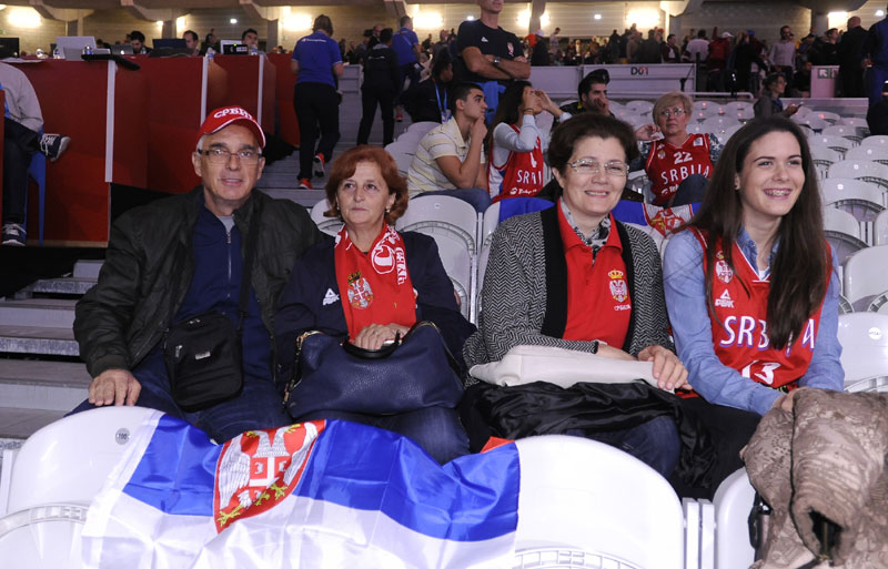 Родбина српских кошаркаша у улози навијача на ЕП: За нас је ово велики стрес