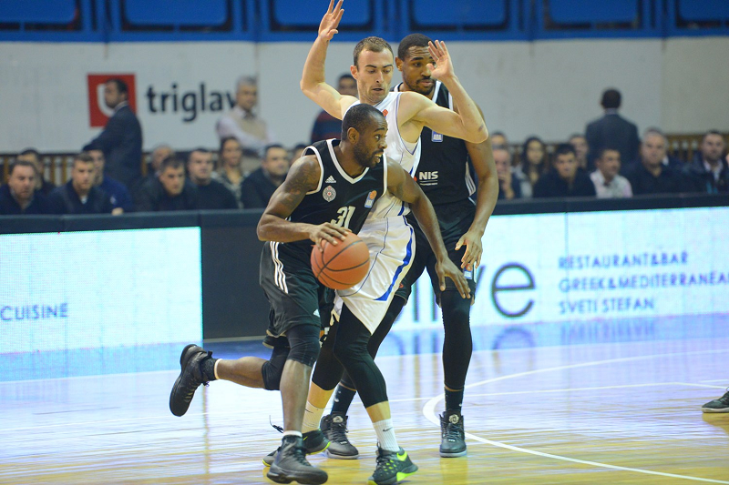 Партизанова срамота у Никшићу: Врањеш “уништио” црно-беле