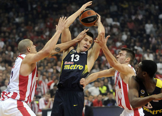 ВИДЕО: Богдановић са пола терена за победу Фенербахчеа