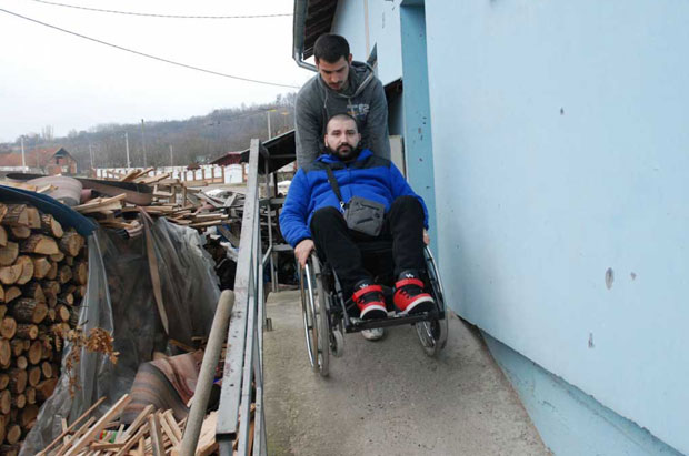 Живот није стао ни у колицима