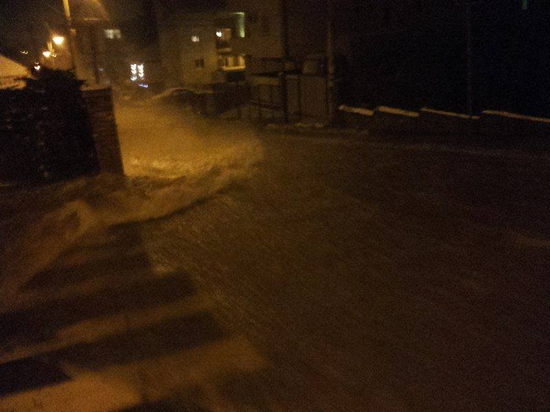 ВИДЕО: Водена стихија носи све у Витановачкој на Вождовцу