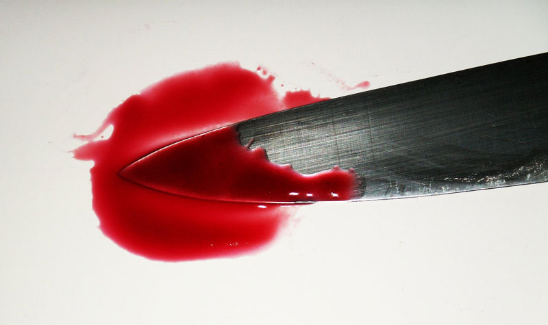 Новинар убоден ножем током тестирања панцира