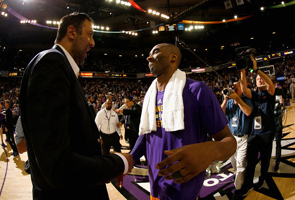 Дивац оригиналним поклоном одушевио Брајанта (ВИДЕО)