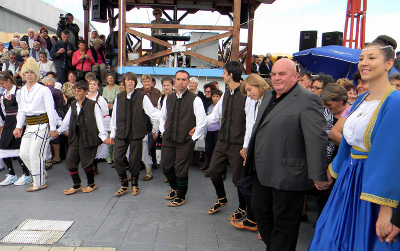 Палмина база учила на базенима