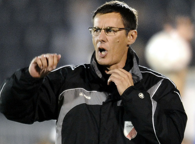 Смене тренера у српском фудбалу: Трају мало дуже од јогурта