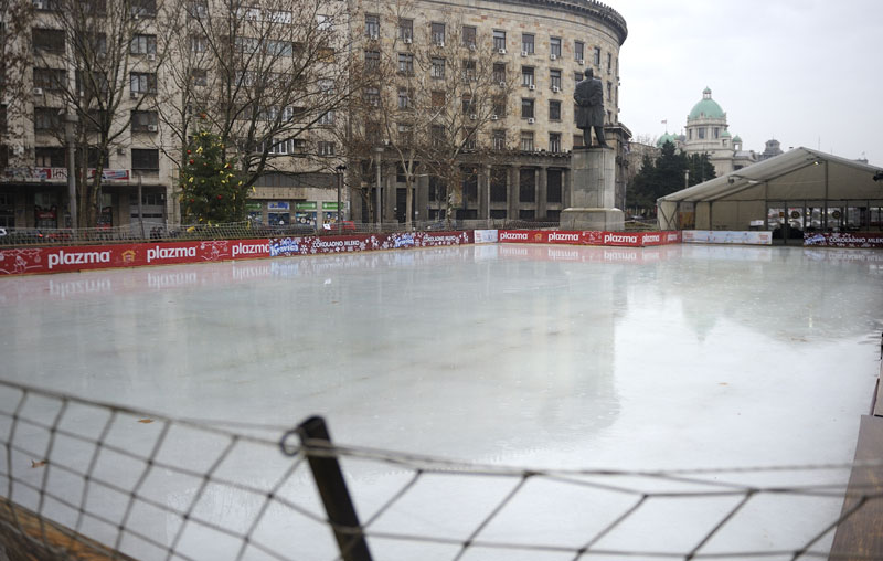 Базен уместо клизалишта