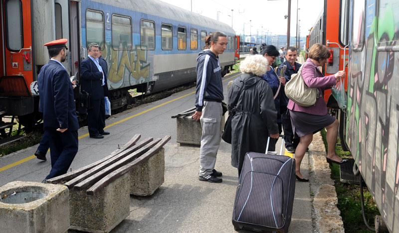 Железница без чистачица?!