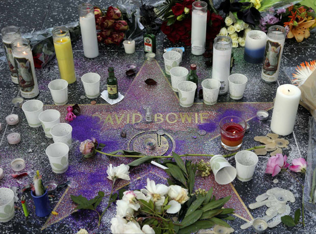 Умро Дејвид Боуви