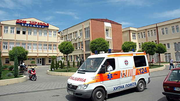 Добили сина у лифту!