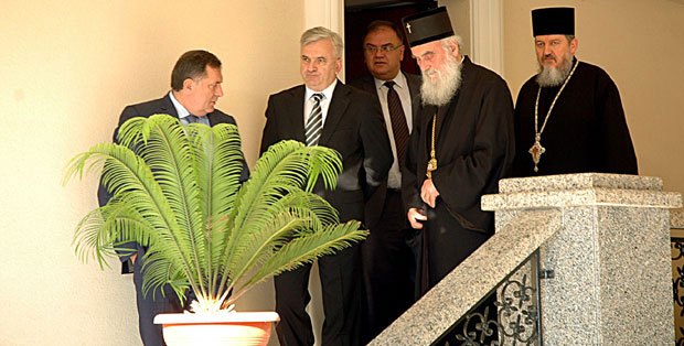 Тешке речи СНСД и СЗП о издаји и поделама