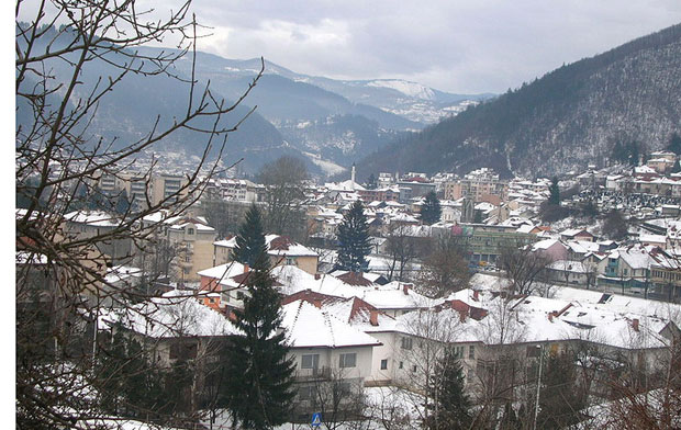 Ветар у Пријепољу чупао бандере и дрвеће