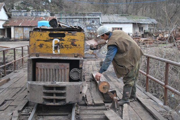  Рудари прете штрајком