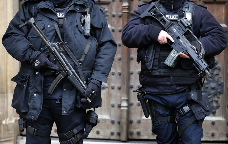 Више наоружаних полицајаца на улицама Лондона