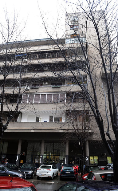 Трагедија у Господар Јевремовој: Млади фудбалер скочио са шестог спрата!