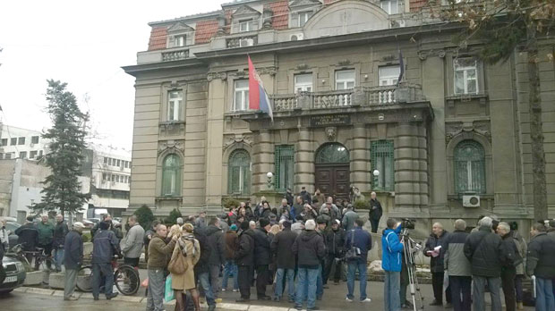 Траже заостале плате 6 година