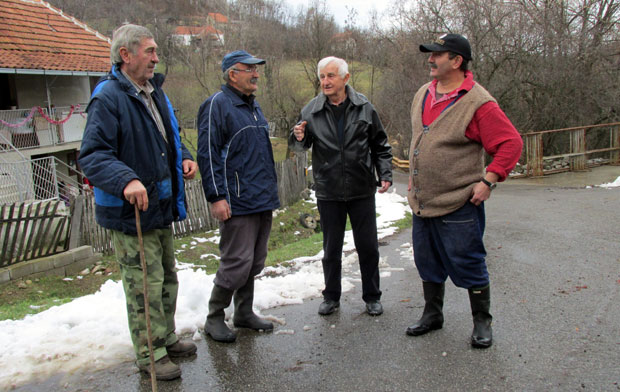 Санација пруге уништила - пут
