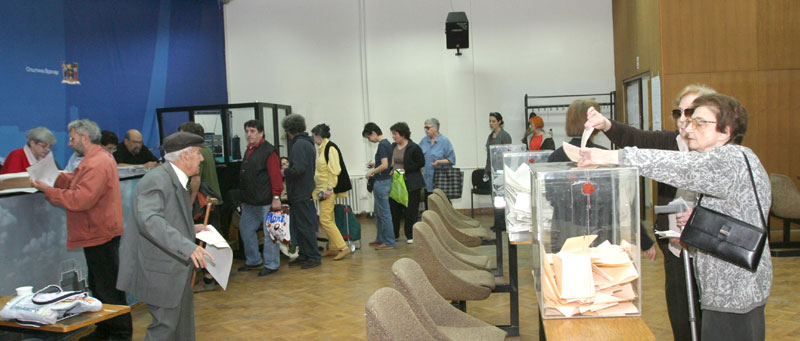 Већ скројено шест листа