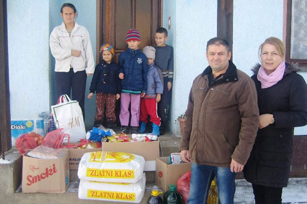 Седморо деце понос куће