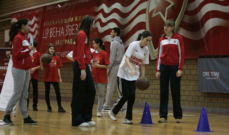 Дружење кошаркаша са спортистима специјалне Олимпијаде