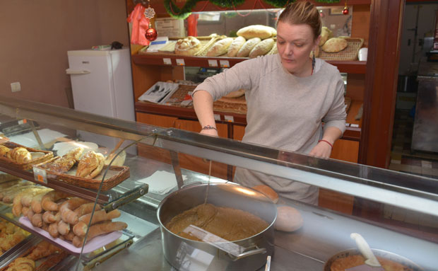 Увек гужва због гулаша у лепињи