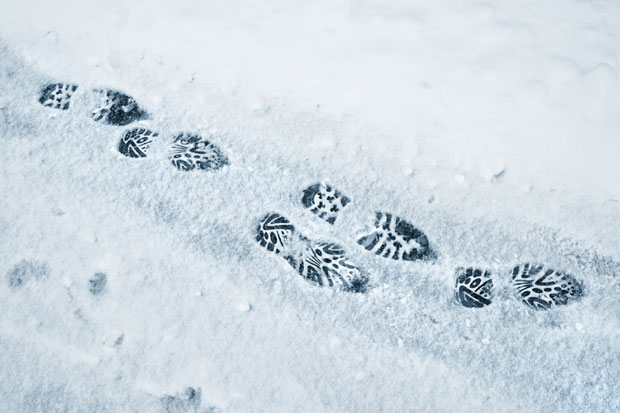 Лопов траговима у снегу довео полицију до своје куће