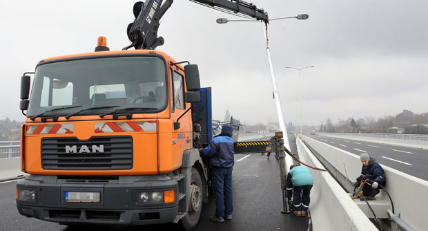 Паметна улична расвета - поклон аустријске компаније Београду и Нишу
